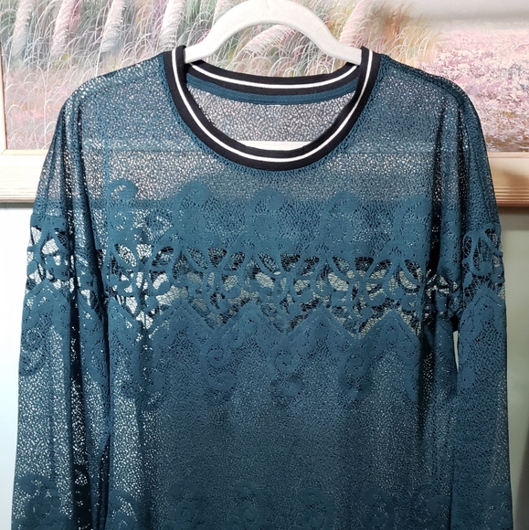 Fabletics - Long sleeve lace top in a dark teal or forest green color size large - Picture 3 of 6
